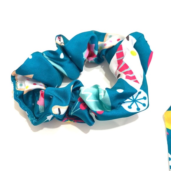 Christmas Holiday Scarf Scrunchie Ponytail Holder 2 in 1 Bird Gingerbread - Picture 2 of 5